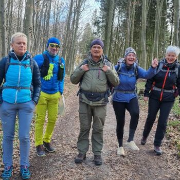 Gemeinschaftstour Wanderung über Felder und durch Wälder von Rostock nach Bad Doberan und durch das Quellental